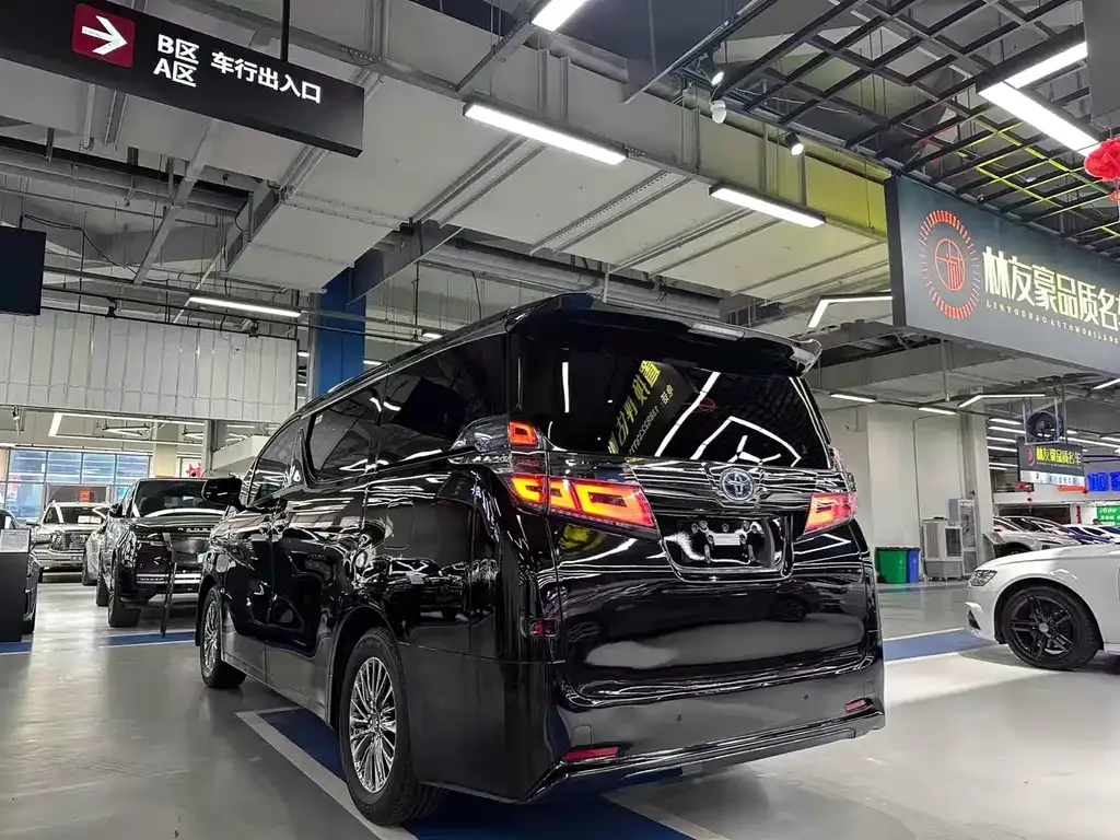 Toyota Vellfire — фото 4