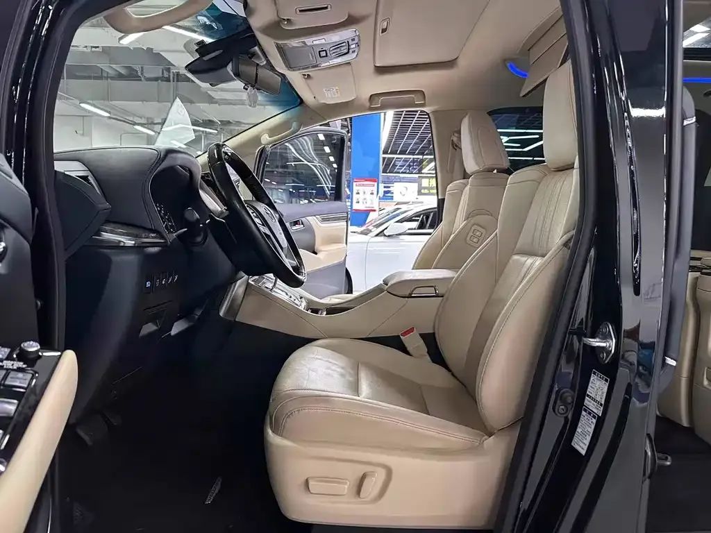 Toyota Vellfire — фото 8