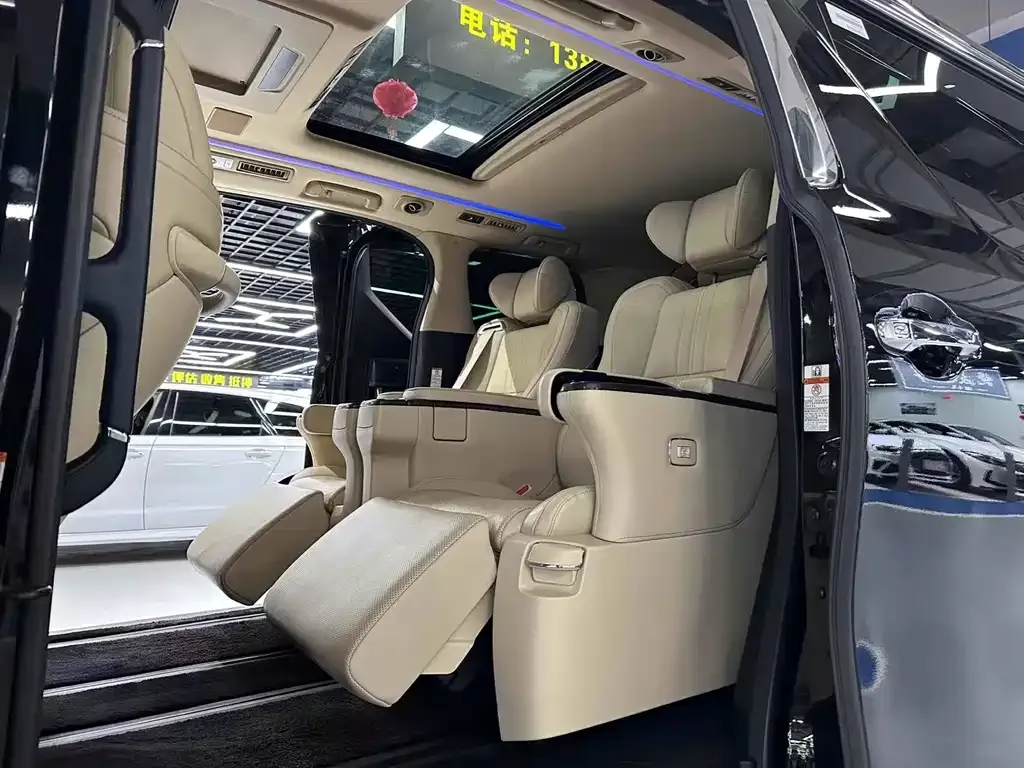 Toyota Vellfire — фото 9