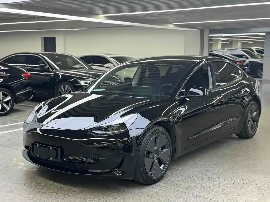 Tesla Model 3 — фото 1