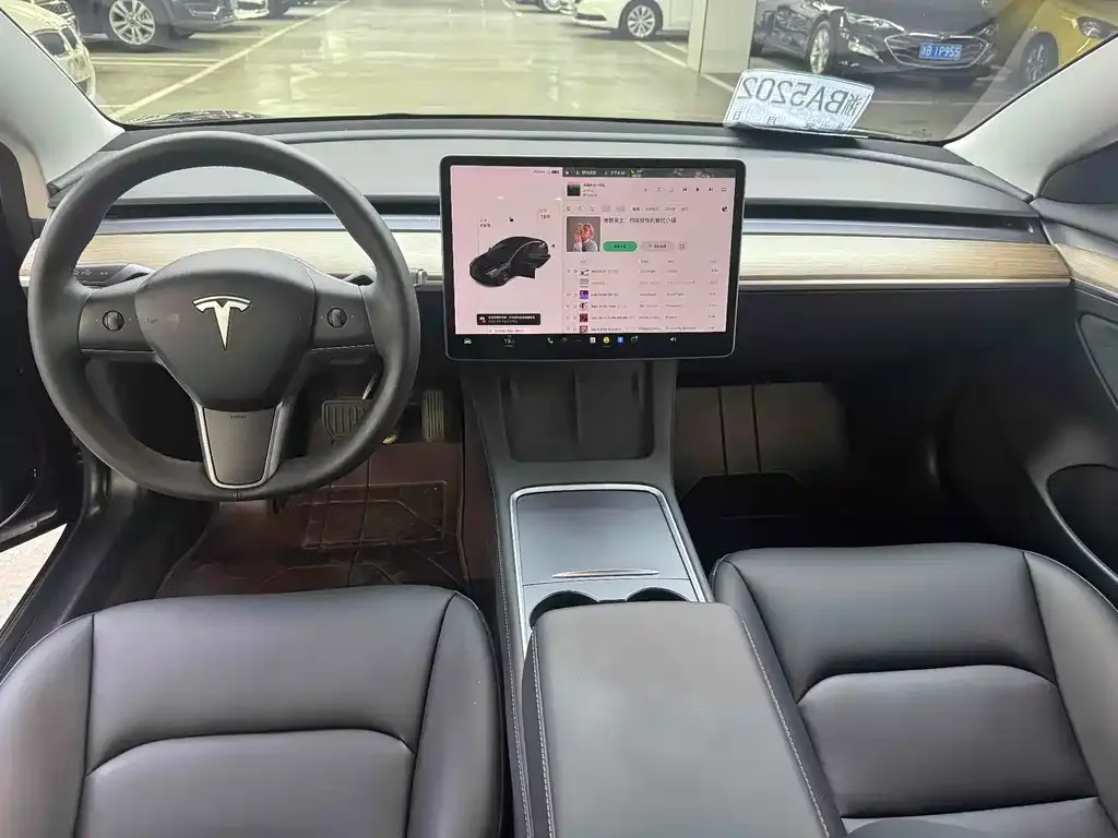 Tesla Model 3 — фото 5