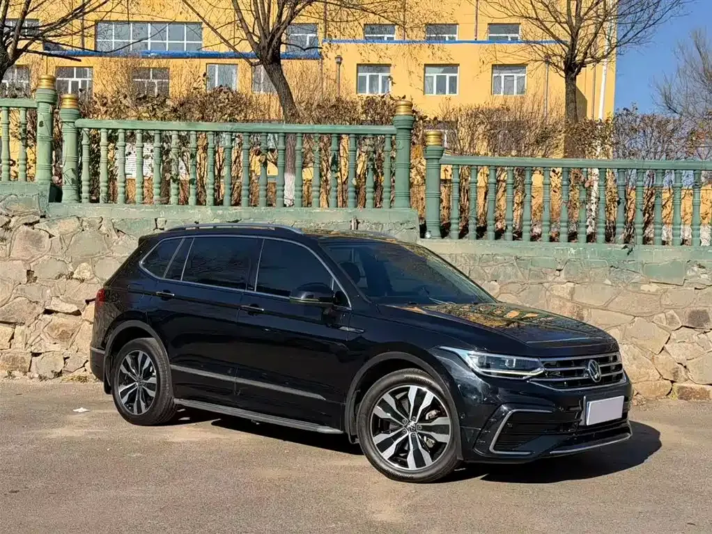 Volkswagen Tiguan L — фото 3