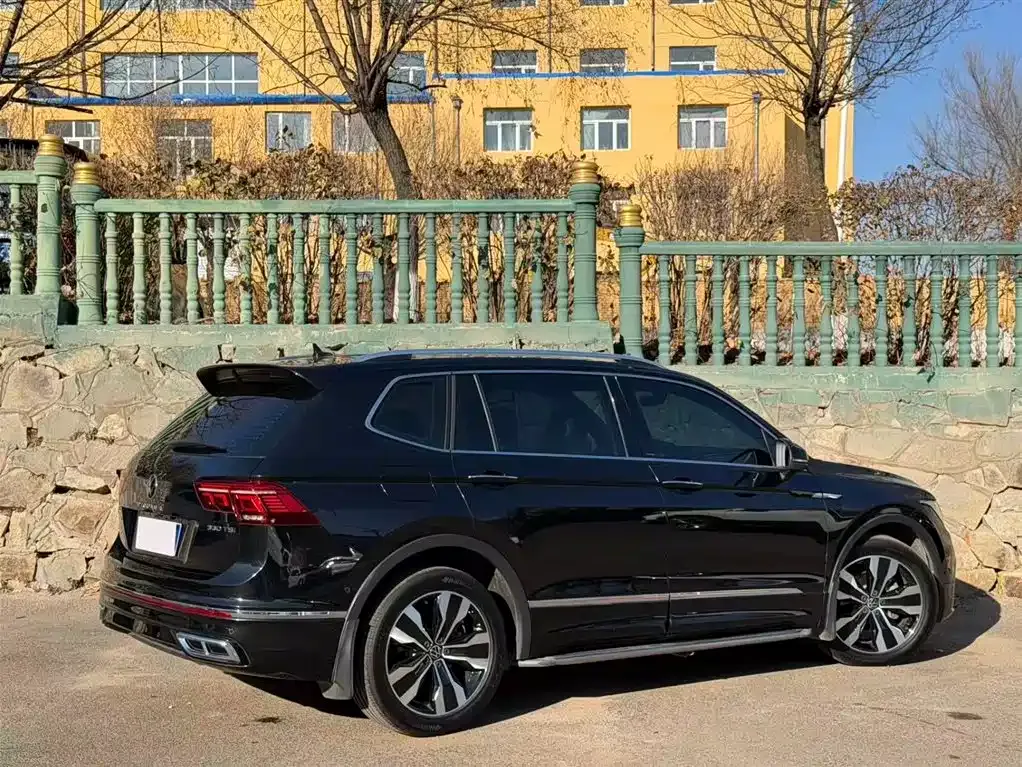 Volkswagen Tiguan L — фото 4