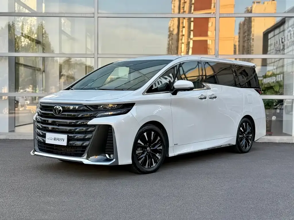 Toyota Vellfire — фото 1