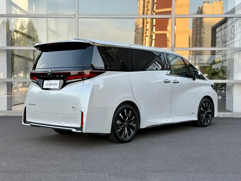 Toyota Vellfire — фото 3