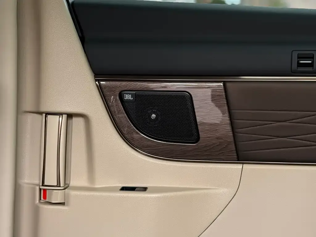 Toyota Vellfire — фото 9