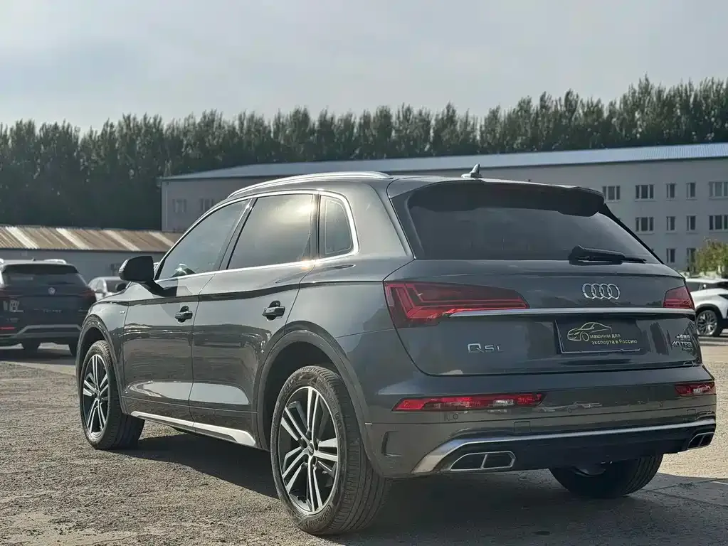 Audi Q5L — фото 6