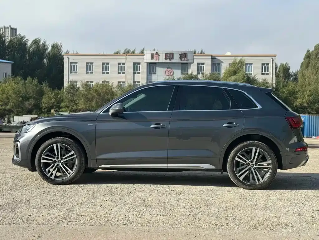 Audi Q5L — фото 7