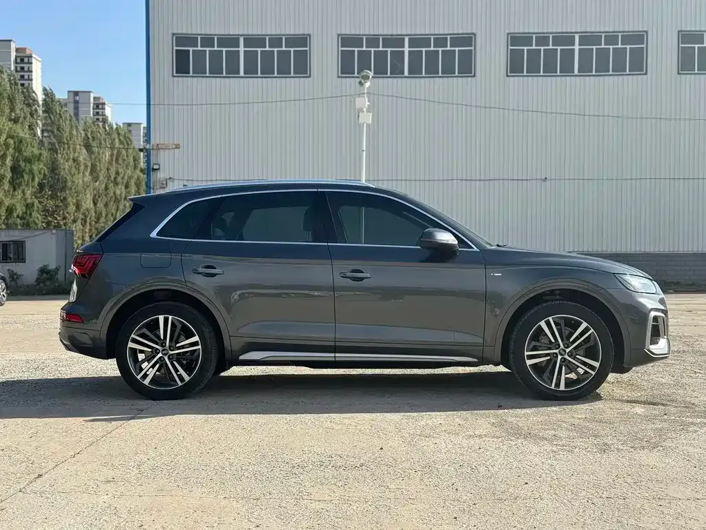Audi Q5L — фото 8