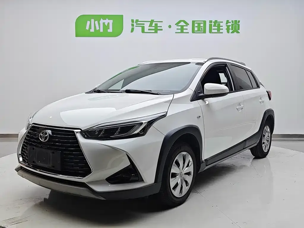 Toyota Yaris L — фото 1