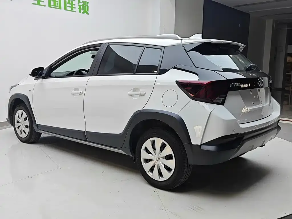 Toyota Yaris L — фото 6