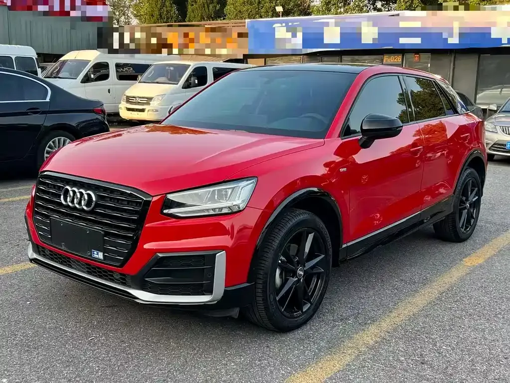 Audi Q2L — фото 1
