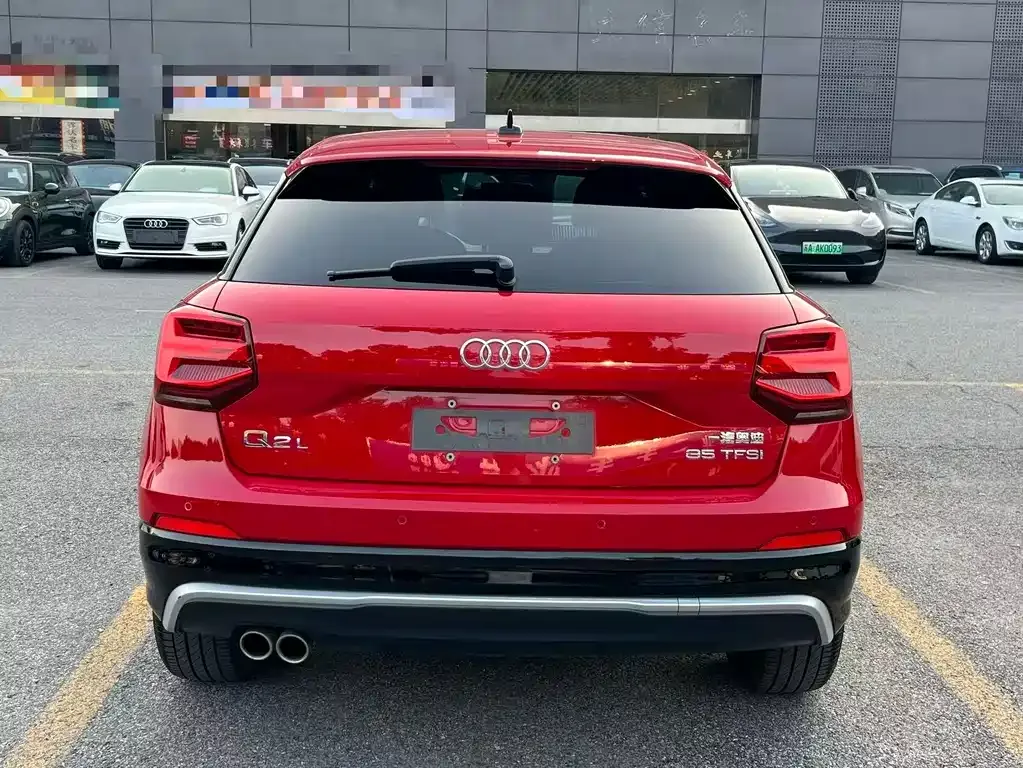 Audi Q2L — фото 4