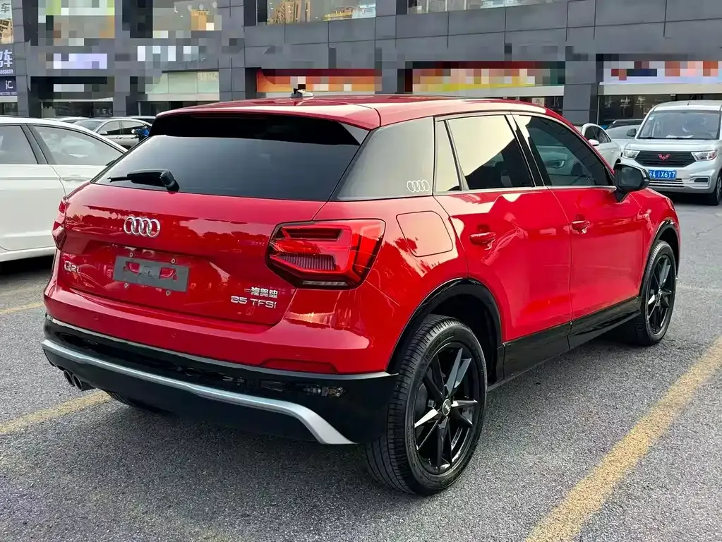 Audi Q2L — фото 6