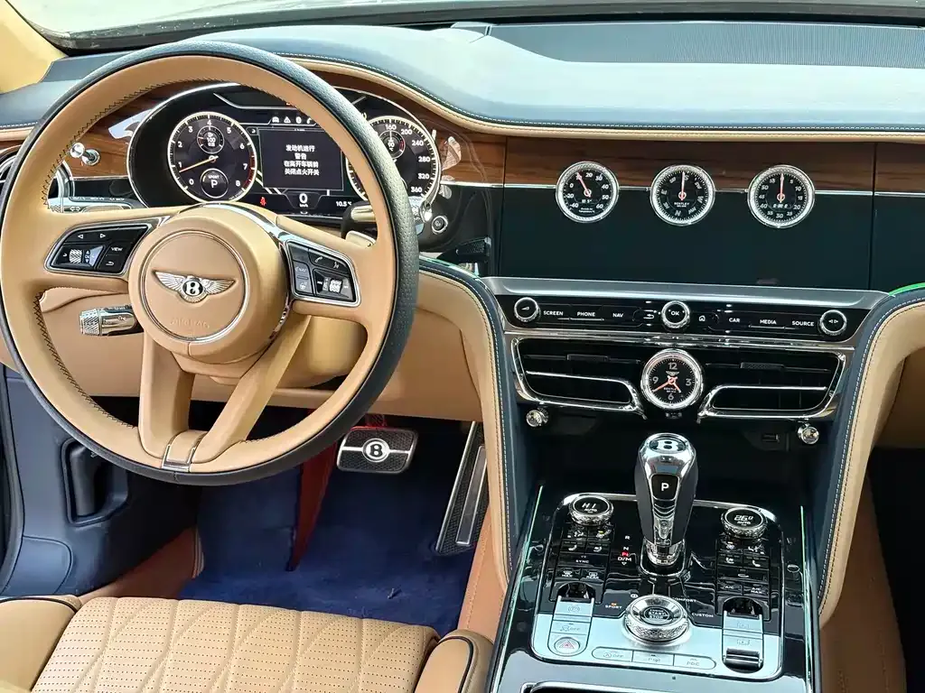 Bentley Flying Spur — фото 10