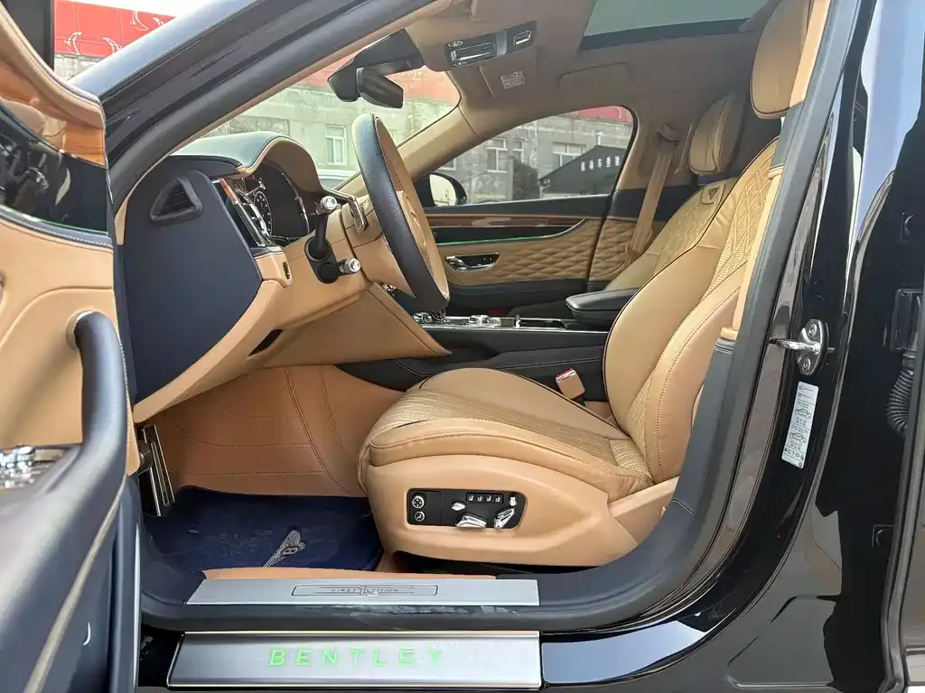 Bentley Flying Spur — фото 6