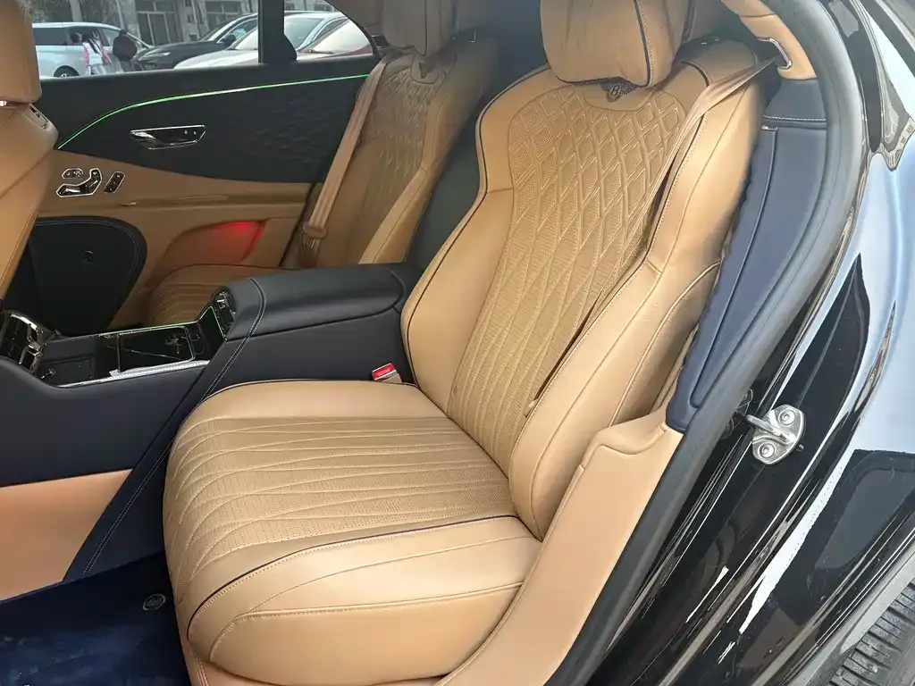 Bentley Flying Spur — фото 8