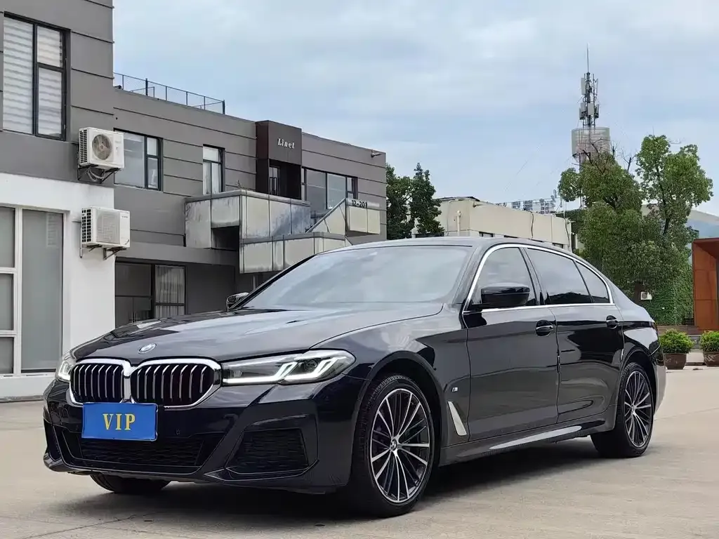 BMW 5 Series — фото 1