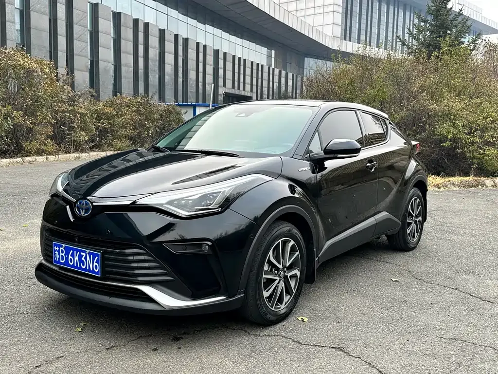 Toyota C-HR — фото 1
