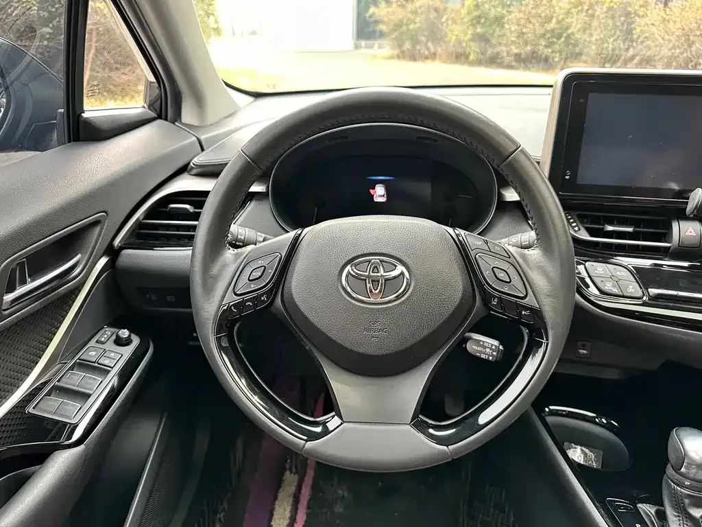 Toyota C-HR — фото 10
