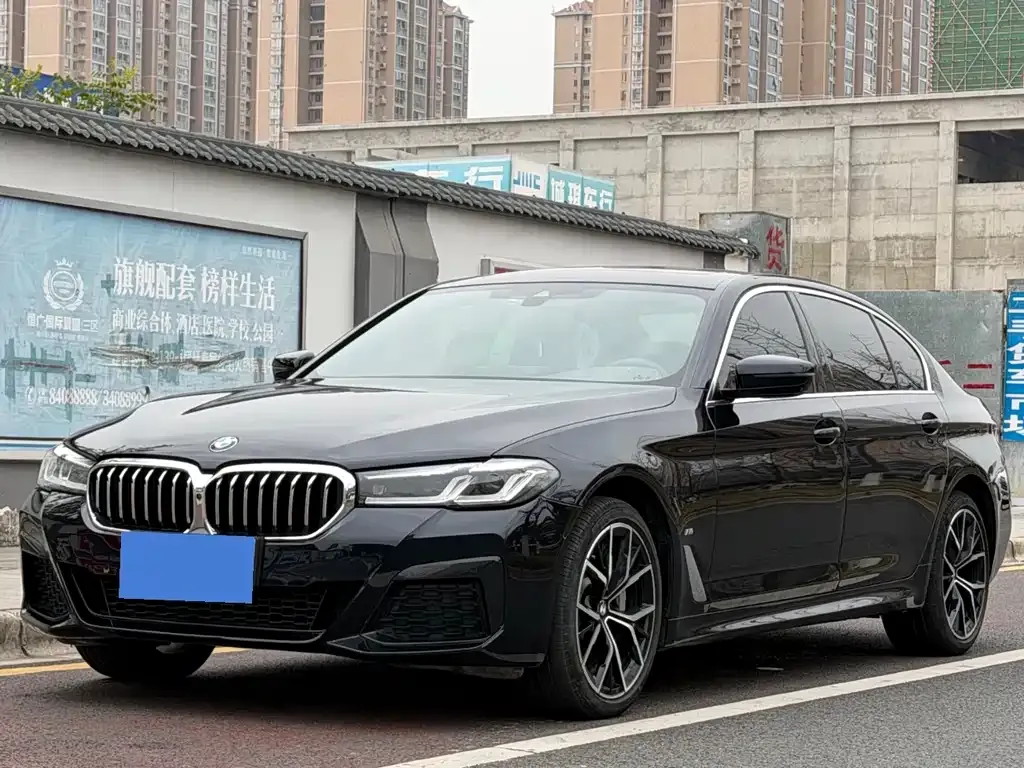 BMW 5 Series — фото 1