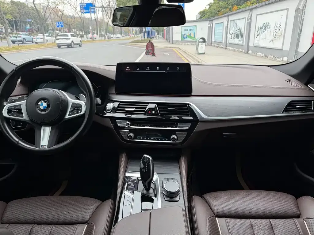 BMW 5 Series — фото 5