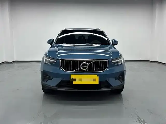Volvo XC40 — фото 1