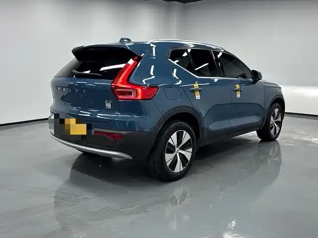 Volvo XC40 — фото 4