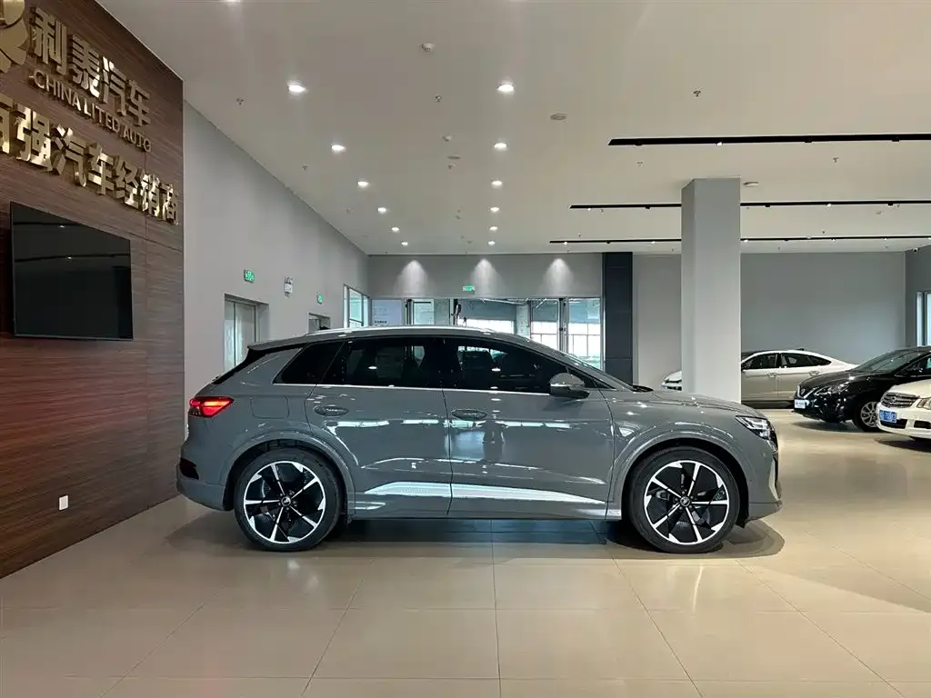Audi Q4 e-tron — фото 4