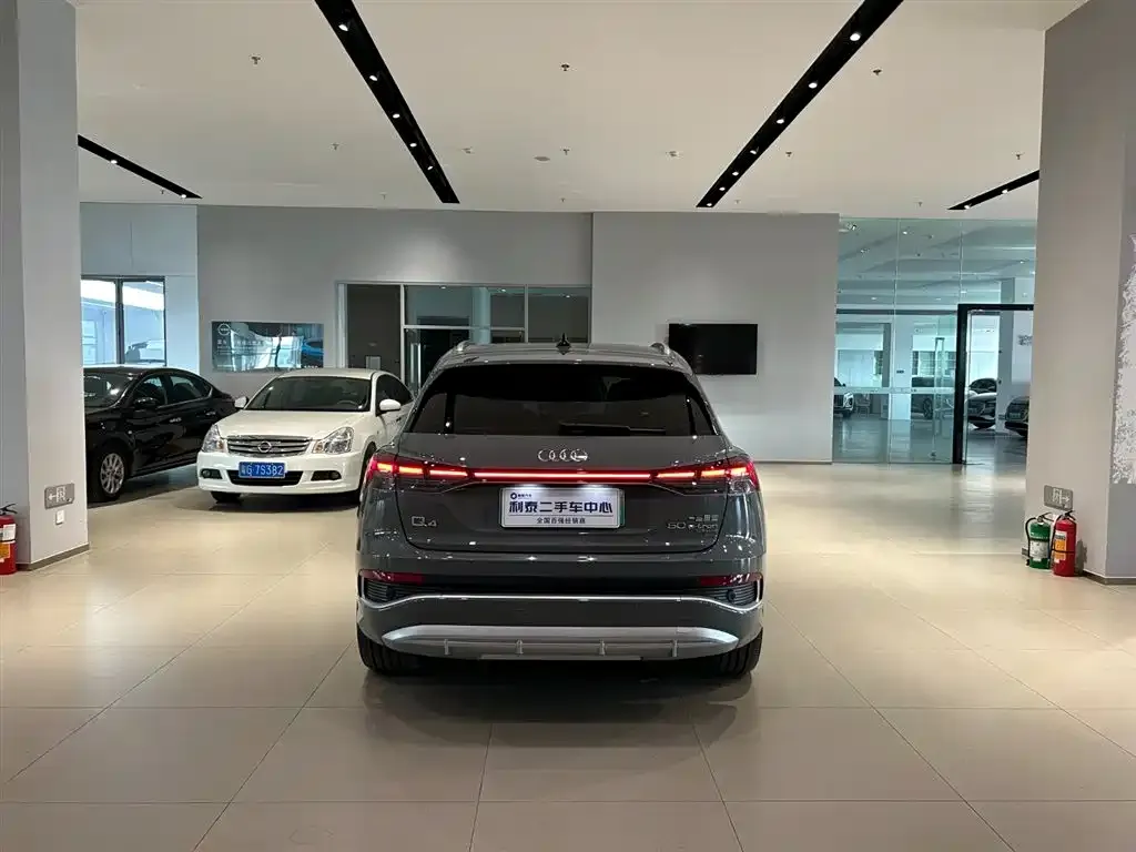Audi Q4 e-tron — фото 6