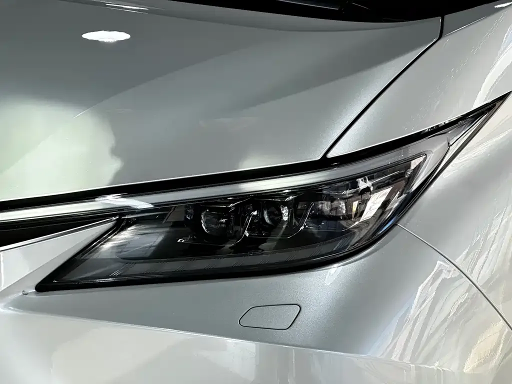 Lexus LM — фото 5
