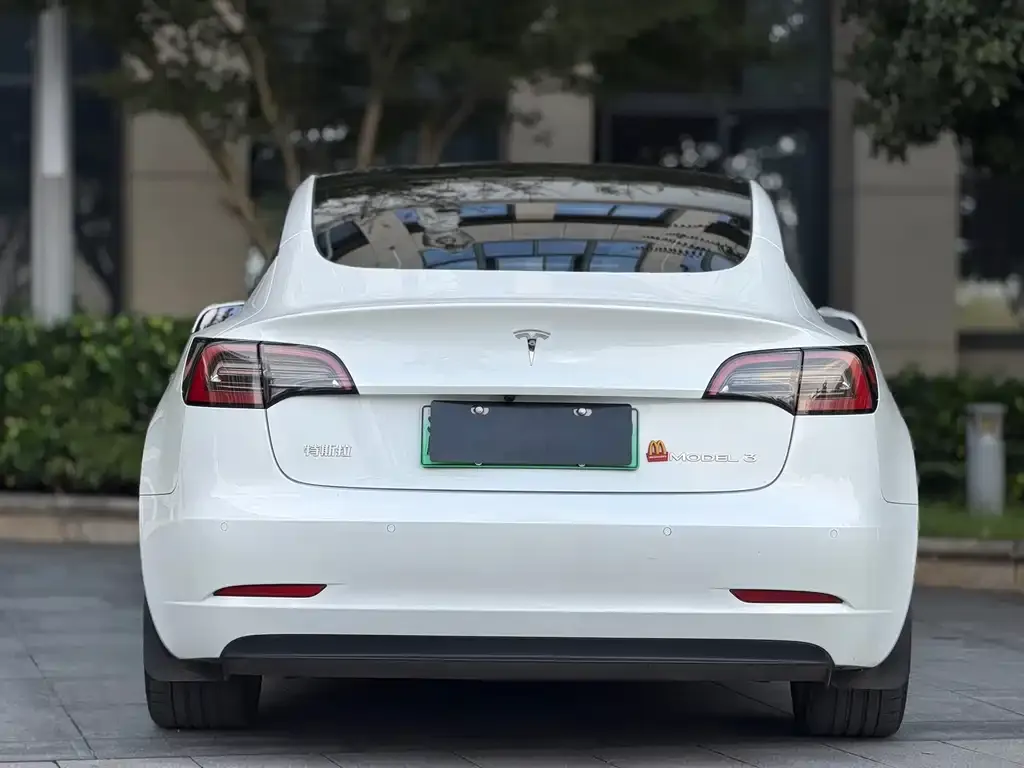 Tesla Model 3 — фото 10