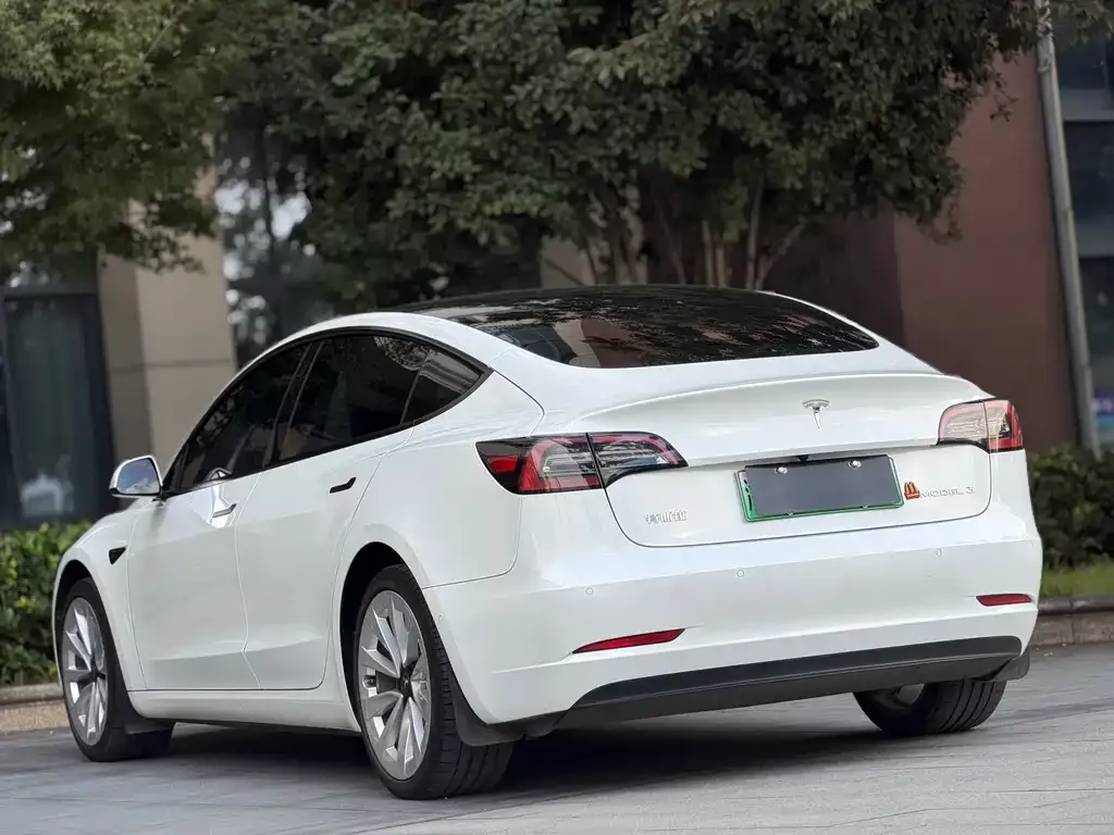 Tesla Model 3 — фото 9
