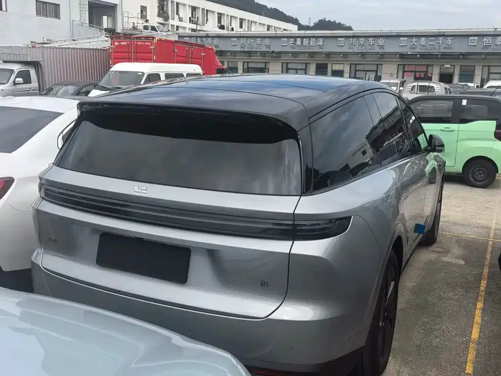 Li Auto i8 — фото 7