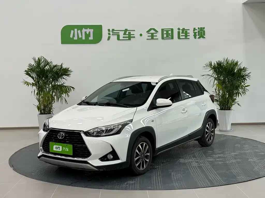Toyota Yaris L — фото 1