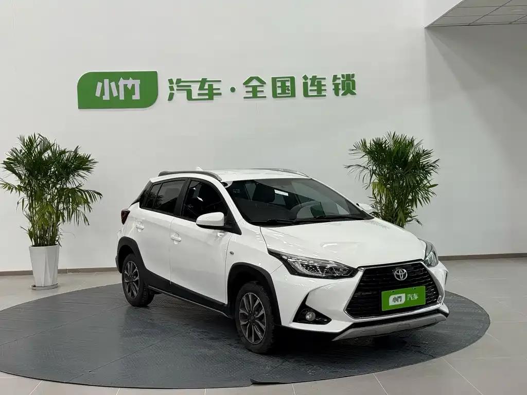 Toyota Yaris L — фото 3