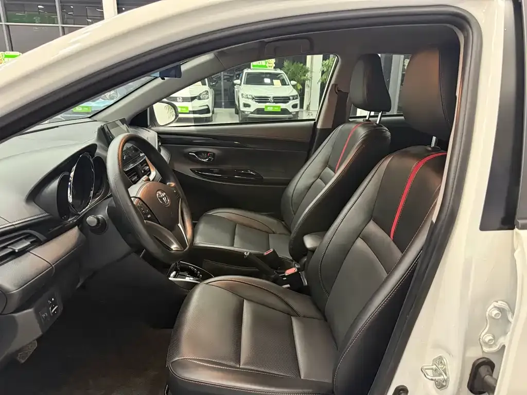 Toyota Yaris L — фото 9