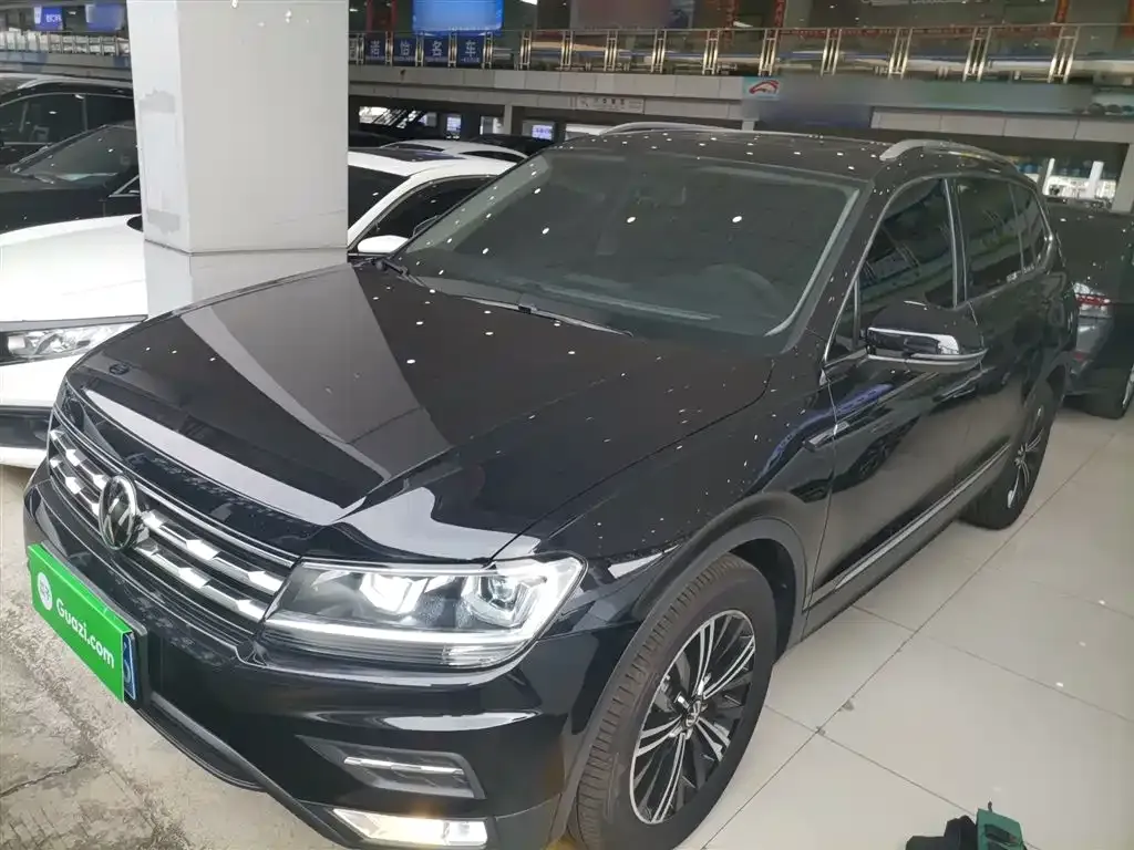 Volkswagen Tiguan L — фото 1
