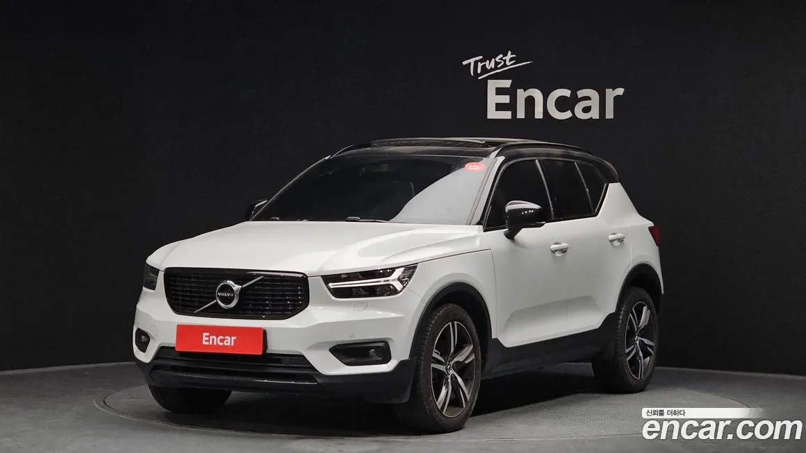 Volvo XC40 — фото 1