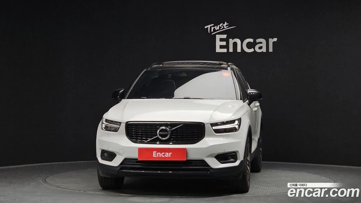 Volvo XC40 — фото 3