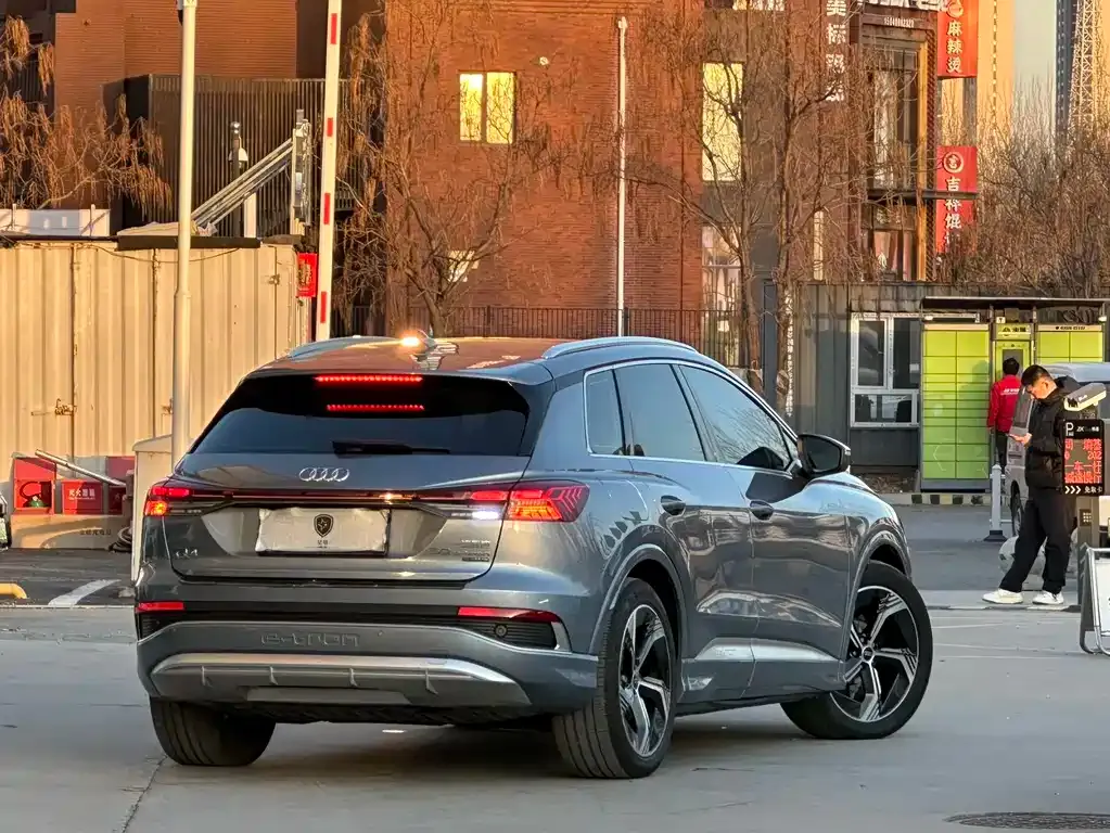 Audi Q4 e-tron — фото 6
