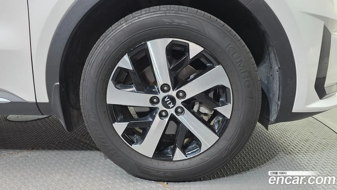 Kia Sorento — фото 5