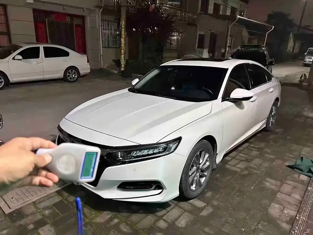 Honda Accord — фото 1