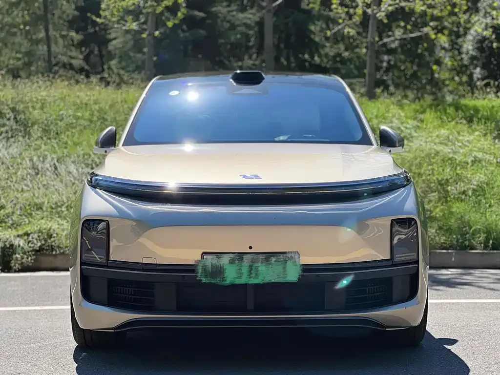 Li Auto L8 — фото 2