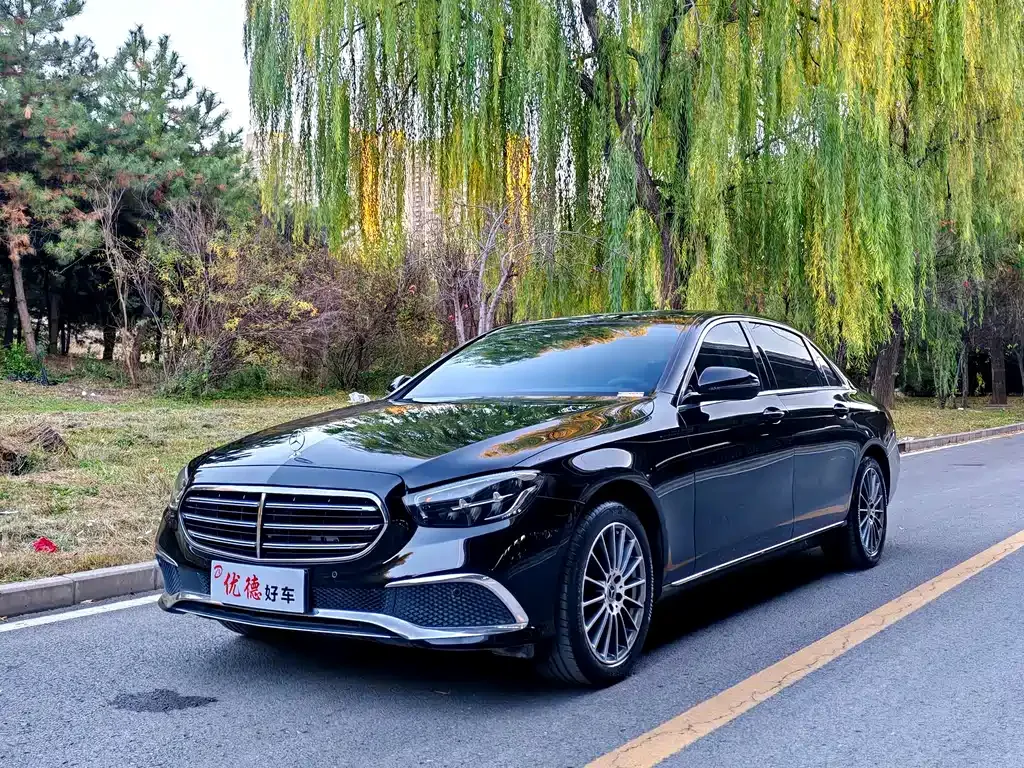 Mercedes-Benz E-Class — фото 1