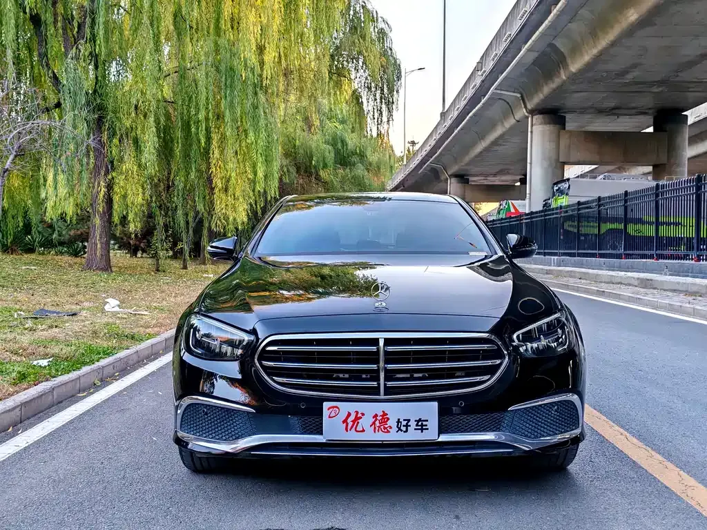 Mercedes-Benz E-Class — фото 2