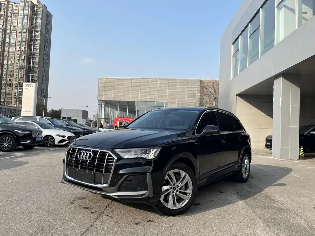 Audi Q7 — фото 1