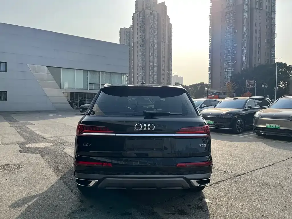 Audi Q7 — фото 6