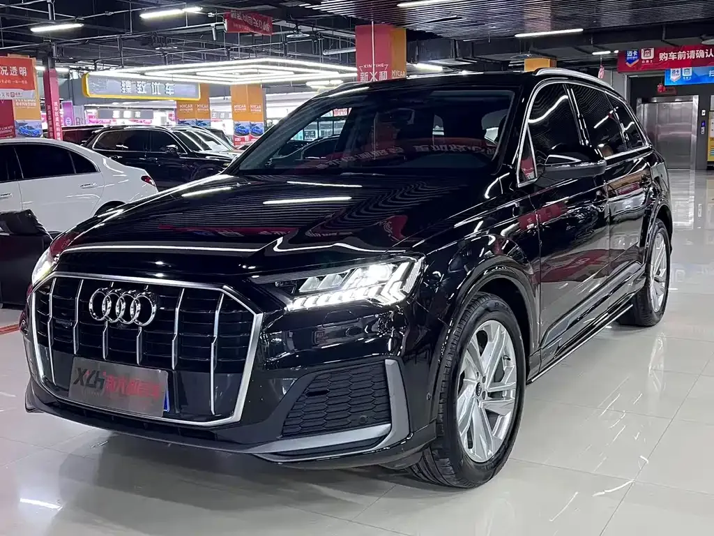 Audi Q7 — фото 1