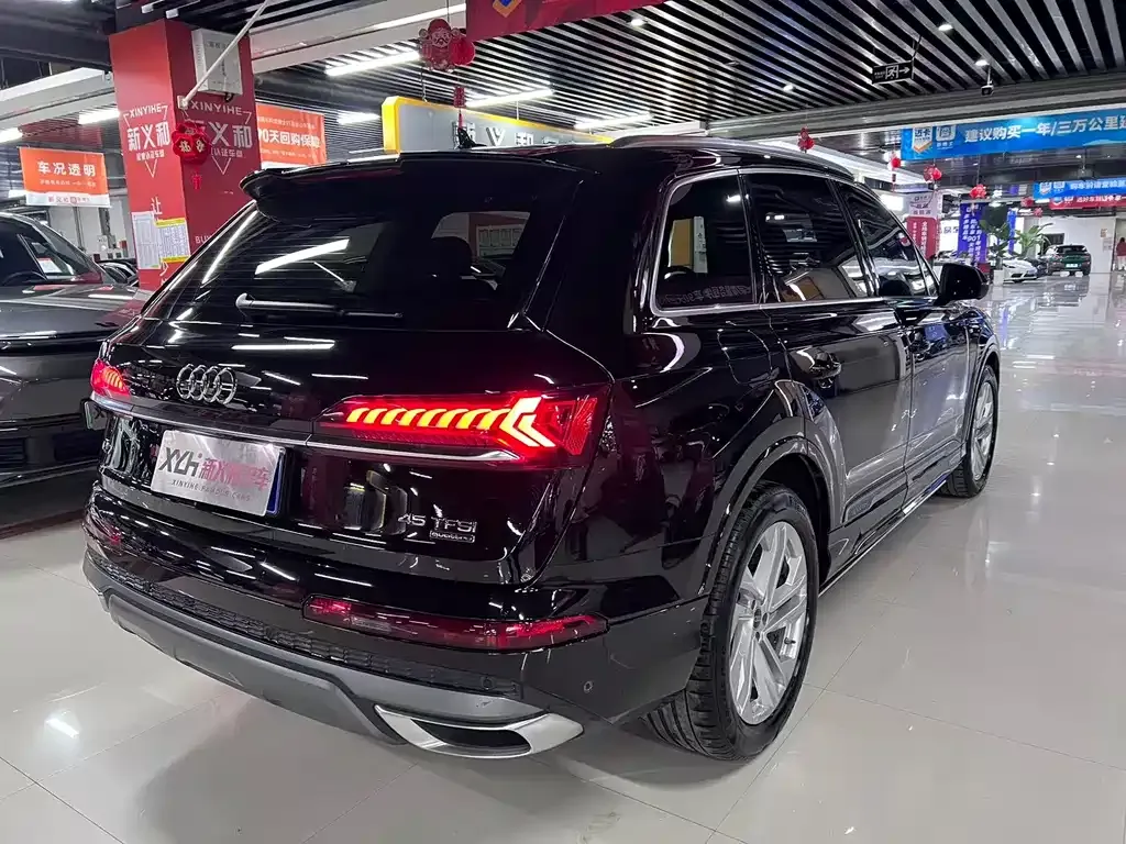 Audi Q7 — фото 6